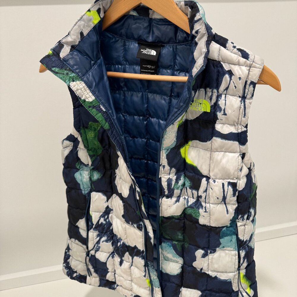 North Face puffer vest, M, multicolor